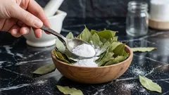 Mescolare alloro e bicarbonato di sodio: perché è utile e a cosa serve