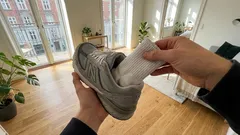 L’odore sgradevole delle scarpe sparirà per sempre: un metodo semplice con un calzino