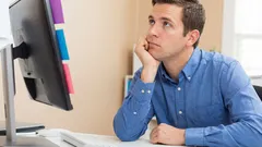 Appoggi sempre il mento sulla mano? Gli psicologi spiegano cosa rivela questo sulla tua personalità