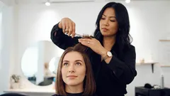 Come andare dal parrucchiere senza delusioni: evita questi errori