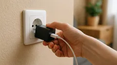 Conviene staccare il caricabatterie dalla presa? Gli esperti hanno chiarito ogni dubbio